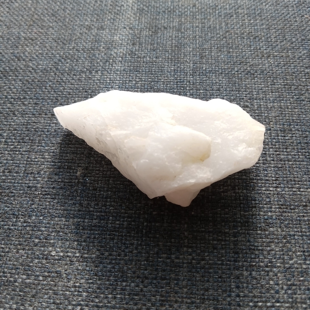 Raw milky quartz